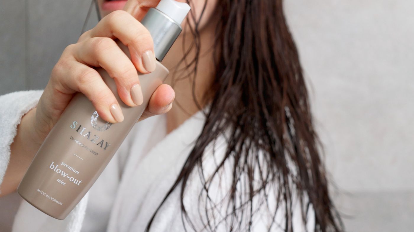 Нанесення Blow-Out Mist на вологе волосся
